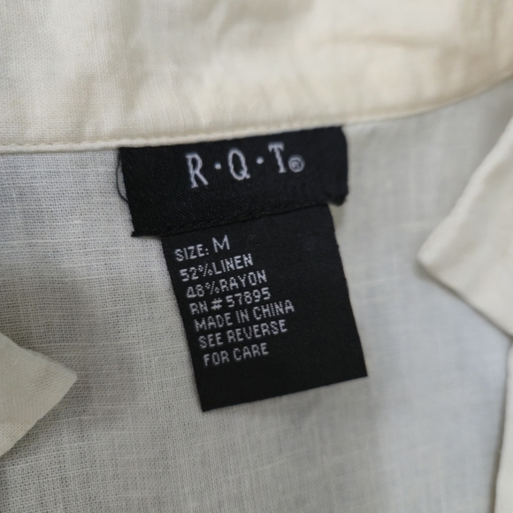 🌼3 for $15🦋 RQT Linen Blend Silver Floral Embroidery Split Neck Top Medium - Picture 9 of 10